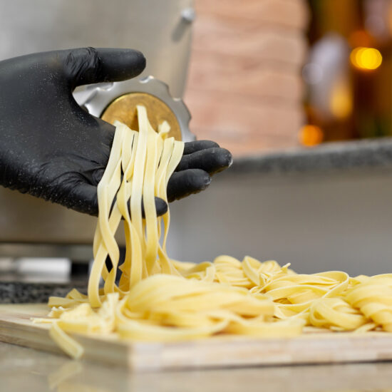 detail_pasta_maker_inuse_1.jpg